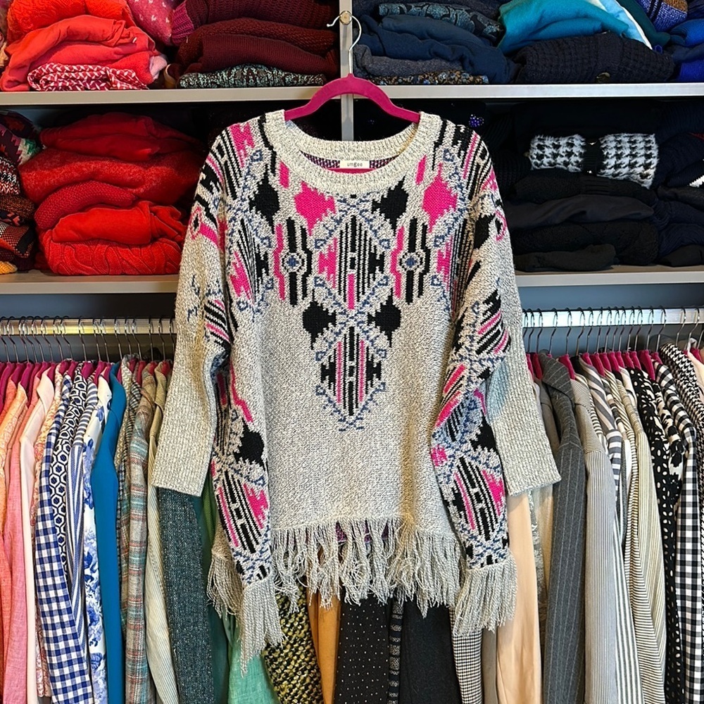 Umgee gray/black/pink print oversized long sleeve fringe hen sweater size S/M